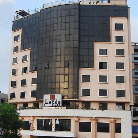 Lords Plaza Surat Hotel Bagian luar foto