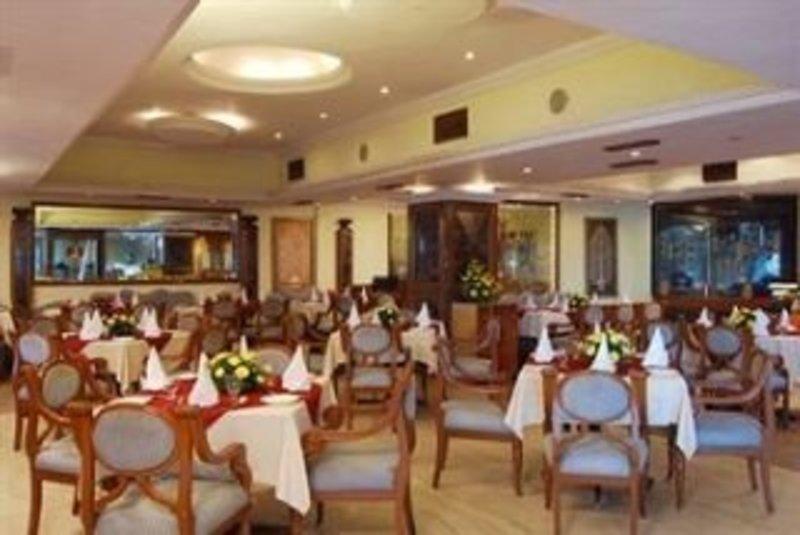 Lords Plaza Surat Hotel Bagian luar foto