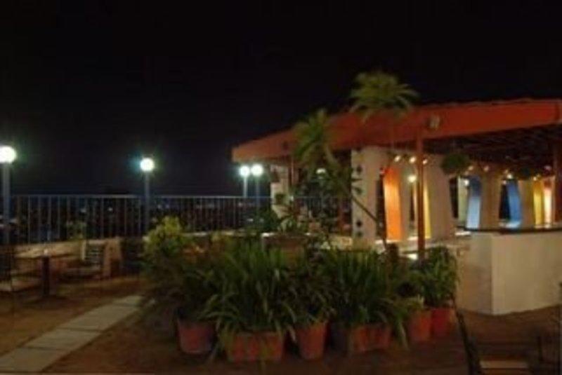 Lords Plaza Surat Hotel Bagian luar foto
