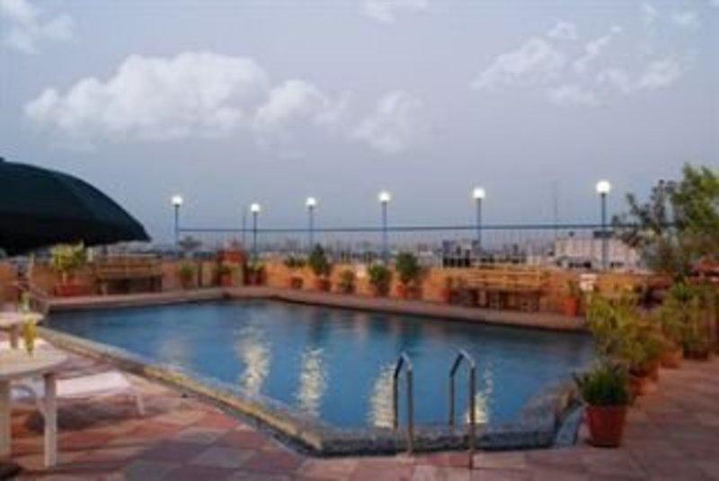 Lords Plaza Surat Hotel Bagian luar foto